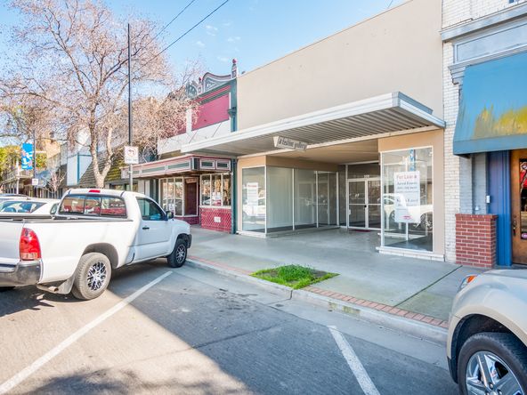 Remodeled High Exposure Retail/Office Building Off Hard Corner: 349 W D St, Lemoore, CA 93245